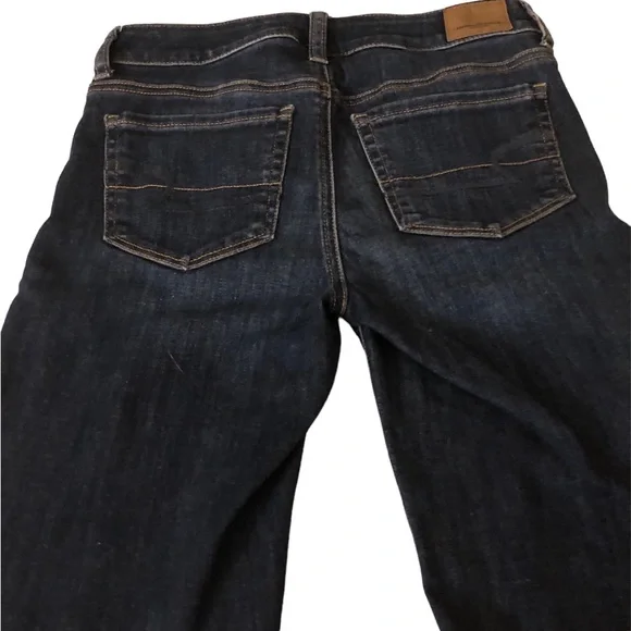 American Eagle Outfitters Skinny Bermuda Shorts. Size 4. Stretch Denim - Picture 3 of 8